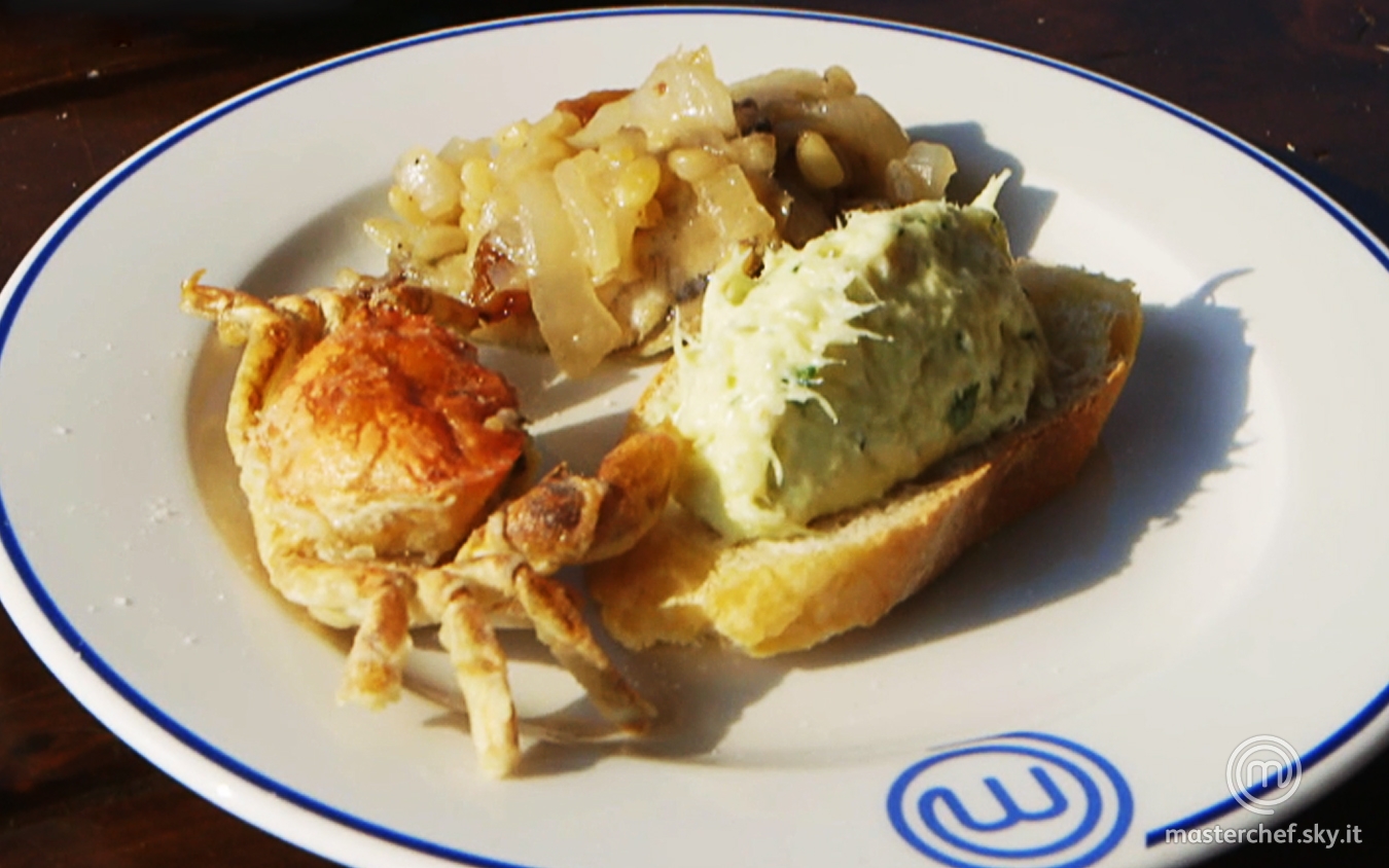Crostino con baccalà mantecato, sarde in saor e moeche fritte
